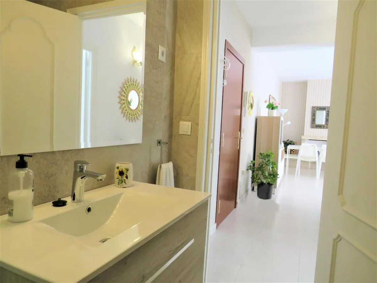 Elizabeth Beach Apartment With Seaviews! Torremolinos 0*,  Spain